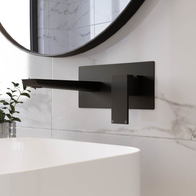 GRADE A1 - Matt Black Wall Mounted Bath Tap - Zana