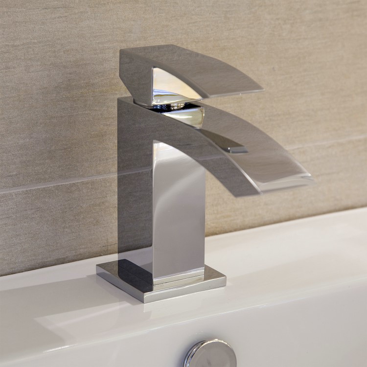 Chrome Bath and Basin Tap Set - Wave